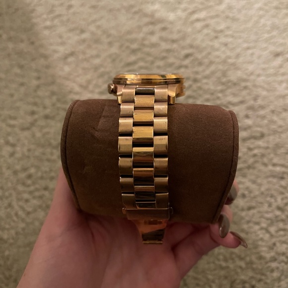 Michael Kors Runway Rose Gold Watch - Picture 5 of 6